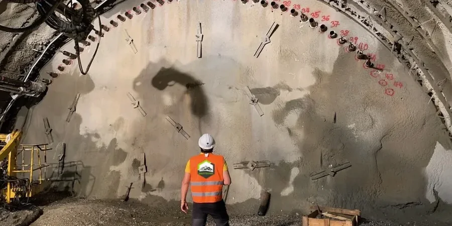 Monitoreo Geotécnico de Excavaciones en Chiguayante: Instrumentación y Control Activo
